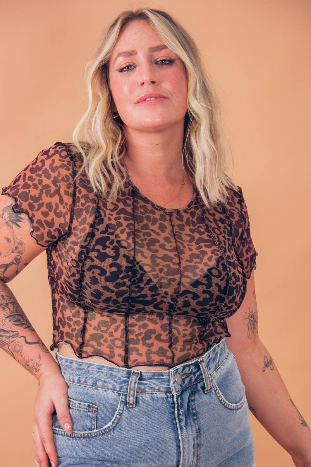 CROPPED COM RECORTES DE TULE CROPPED COM RECORTES DE TULE