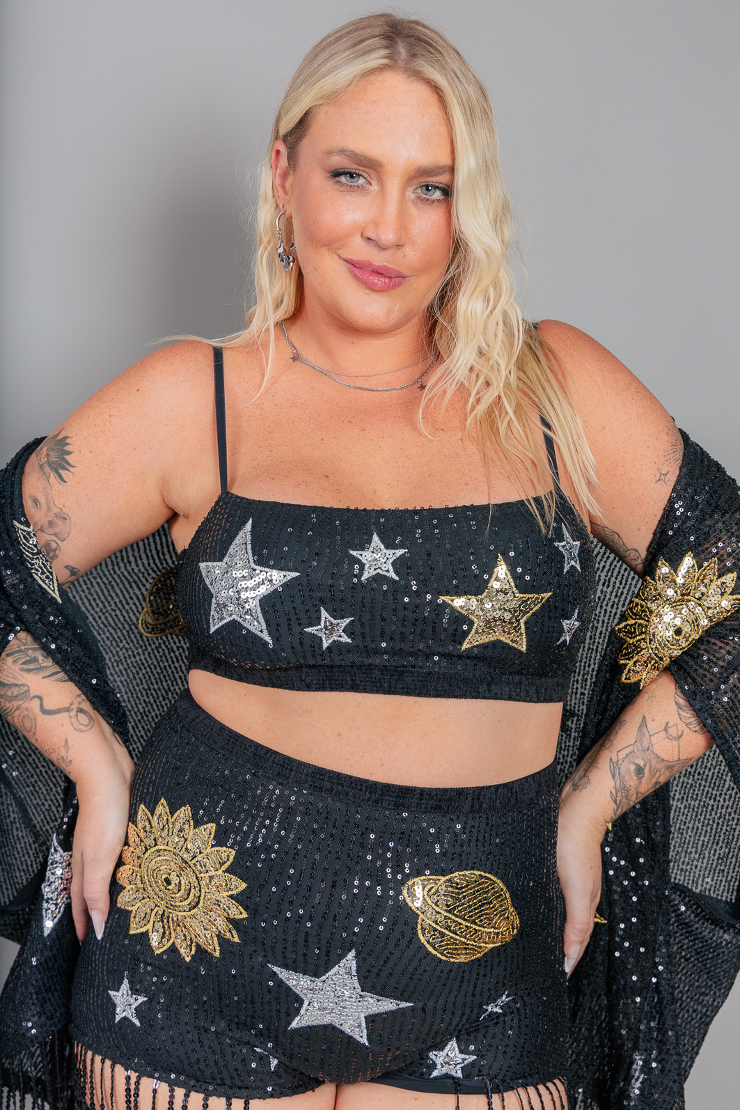 TOP RETO DE PAETÊS PRETO BORDADO