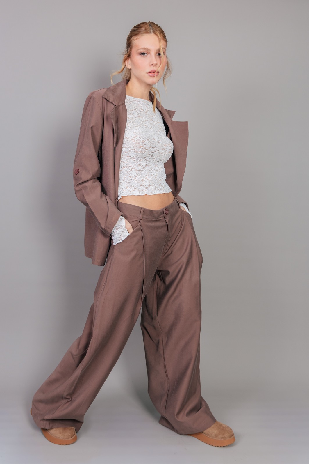 CALÇA ALFAIATARIA CINTURA BAIXA MARROM CALÇA ALFAIATARIA CINTURA BAIXA MARROM