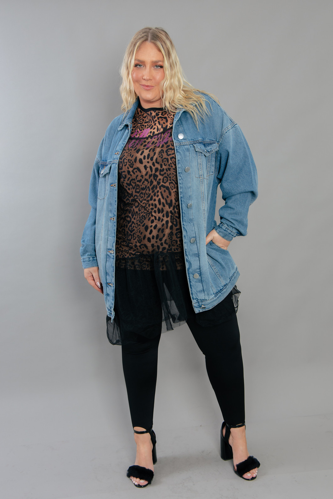 JAQUETA JEANS VINTAGE OVERSIZED COM BOTÕES JAQUETA JEANS VINTAGE OVERSIZED COM BOTÕES