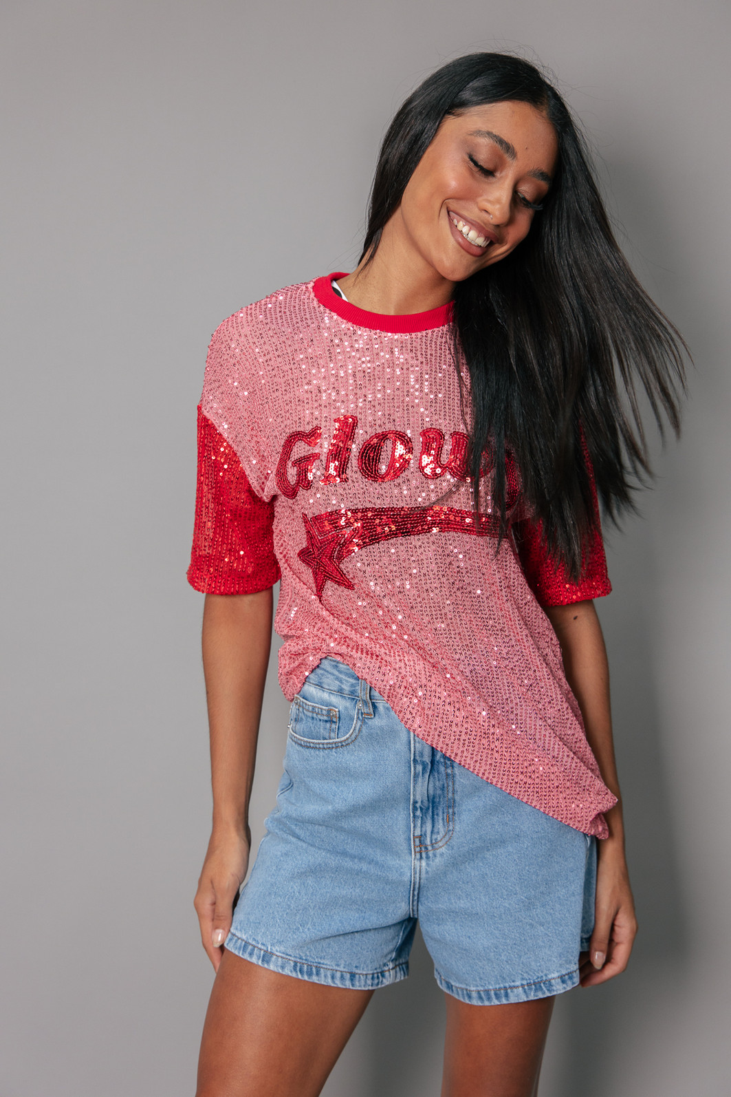 T-SHIRT VINTAGE DE PAETÊS ROSA E VERMELHA COM BORDADO GLOWY