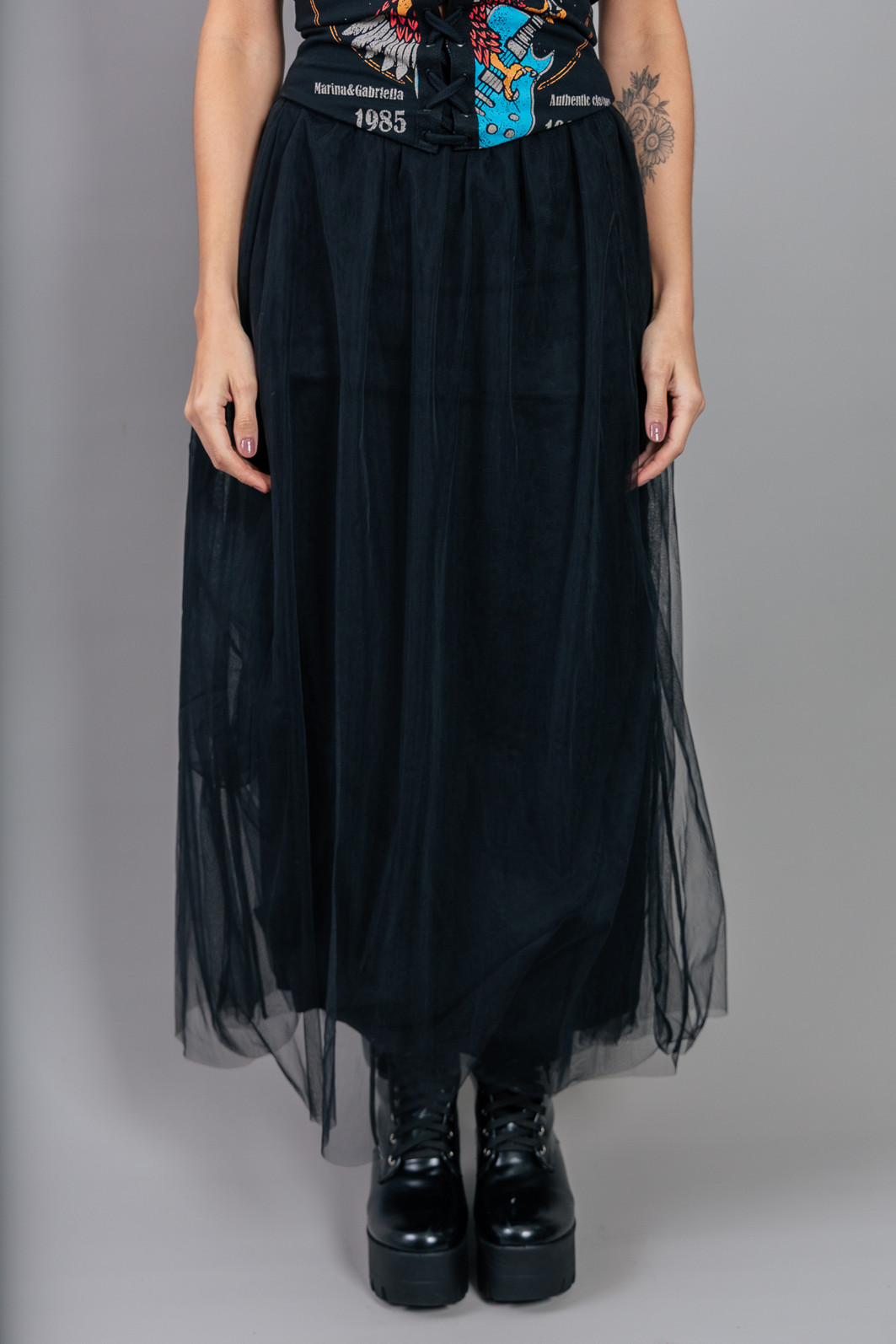 SAIA MIDI DE TULE PRETA COM FORRO