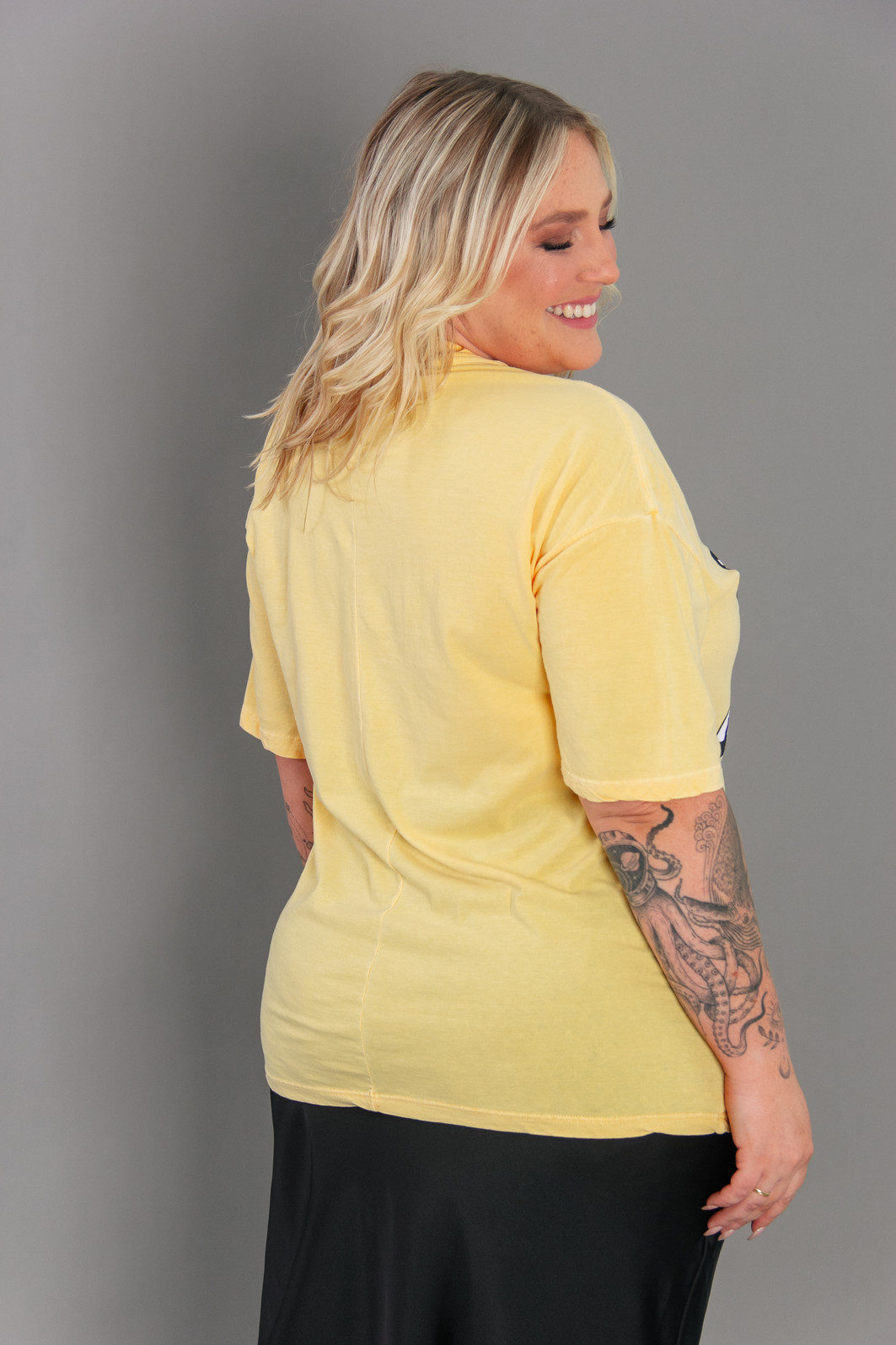 CAMISETA T-SHIRT VINTAGE AMARELA THE AWESOME'S