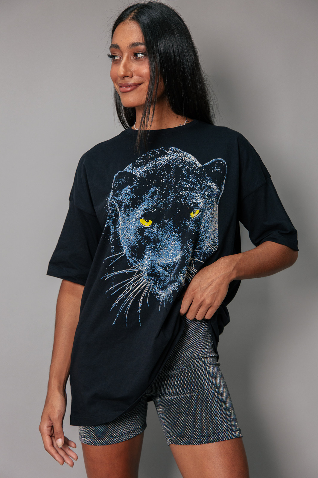 T-SHIRT OVERSIZED PRETA PANTHER COM CRISTAIS T-SHIRT OVERSIZED PRETA PANTHER COM CRISTAIS