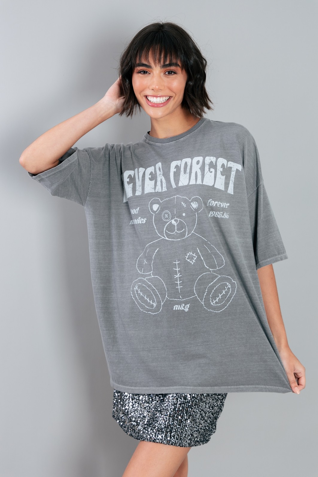 CAMISETA T-SHIRT OVERSIZED CINZA NEVER FORGET CAMISETA T-SHIRT OVERSIZED CINZA NEVER FORGET