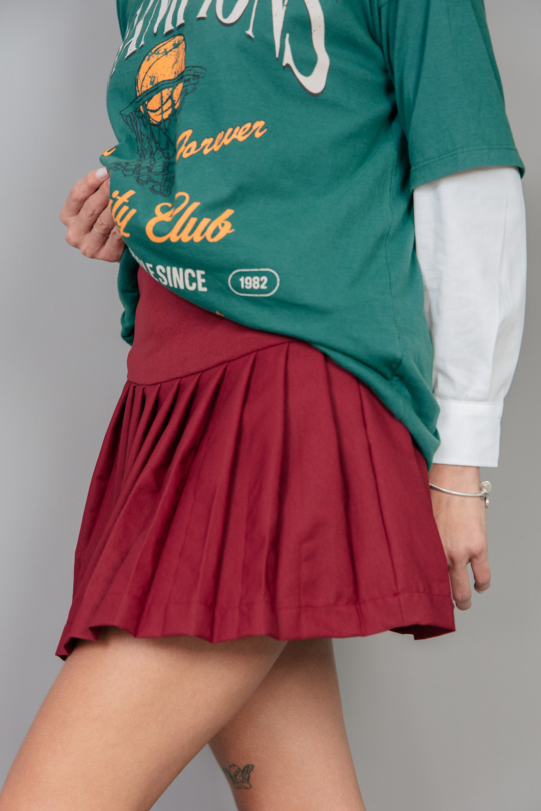 SHORT SAIA BORDÔ COM PREGAS