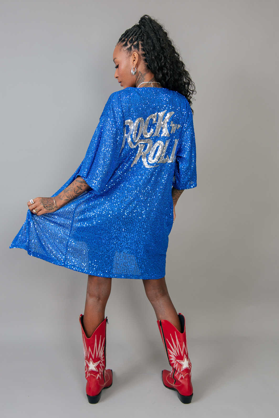 KIMONO COMPRIDO EM PAETÊ AZUL BORDADO PARTY ON KIMONO COMPRIDO EM PAETÊ AZUL BORDADO PARTY ON