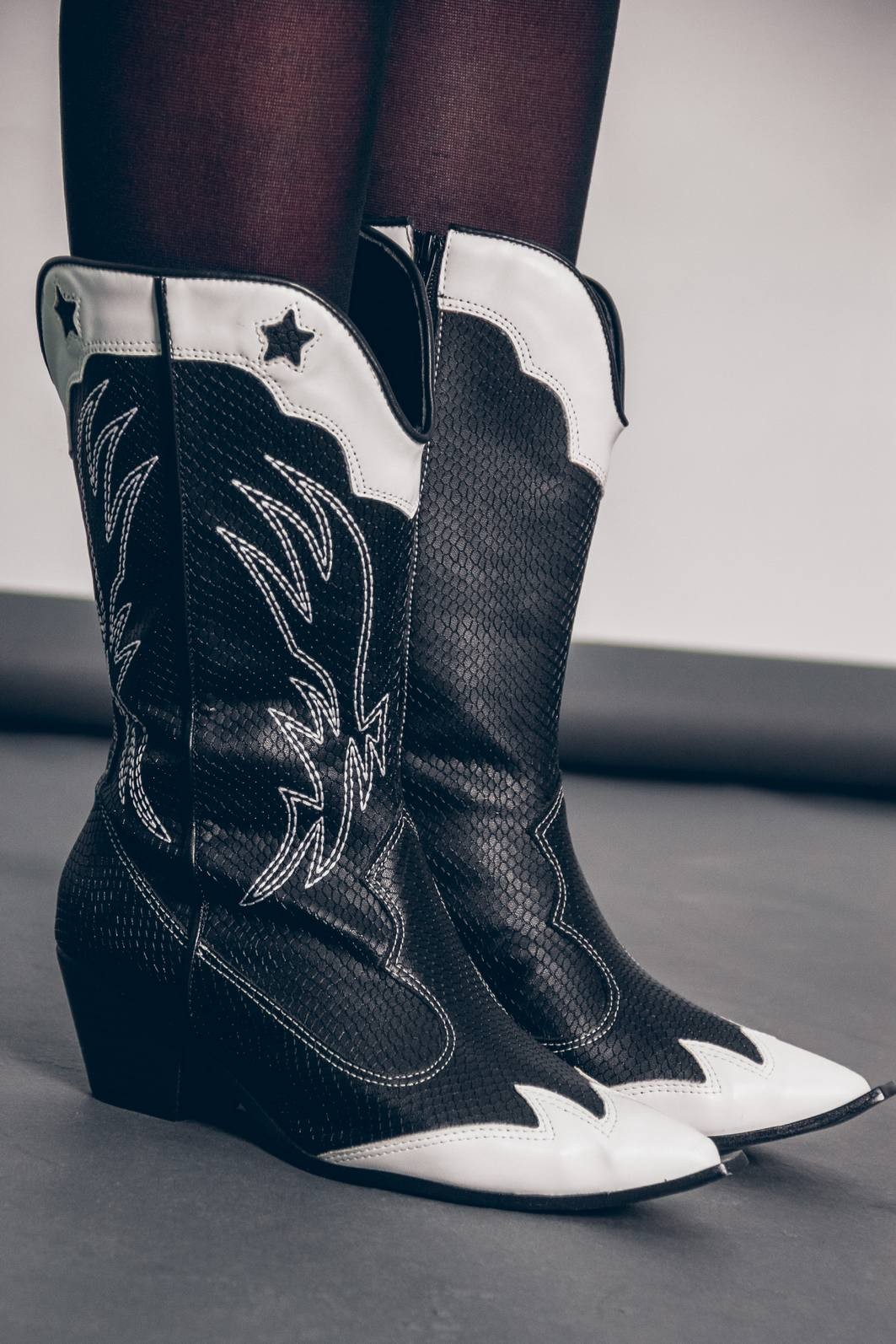 BOTA COUNTRY BORDADA P B PRETA Marina Gabriella Roupas Femininas
