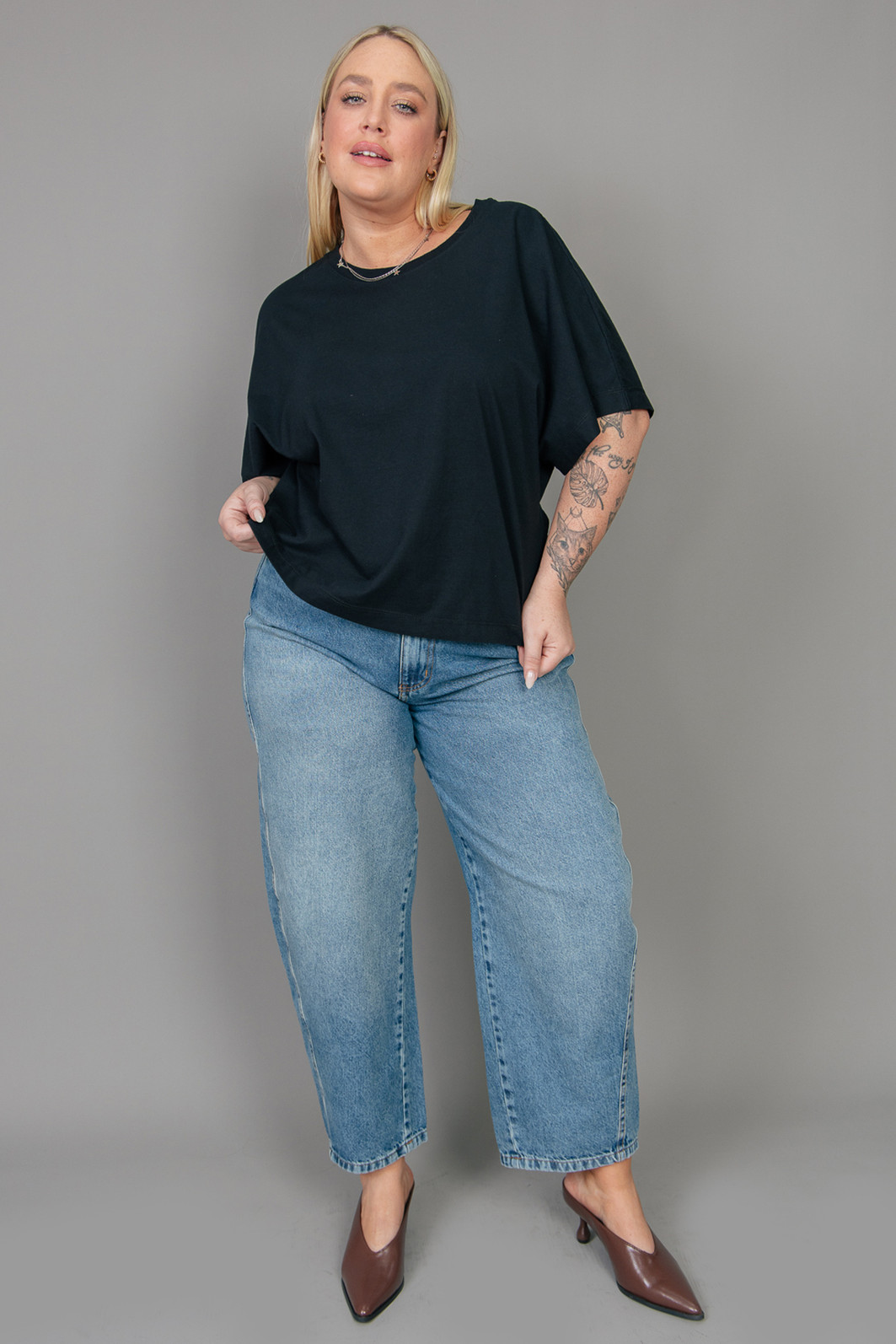 CALÇA JEANS BARREL CINTURA MÉDIA CALÇA JEANS BARREL CINTURA MÉDIA