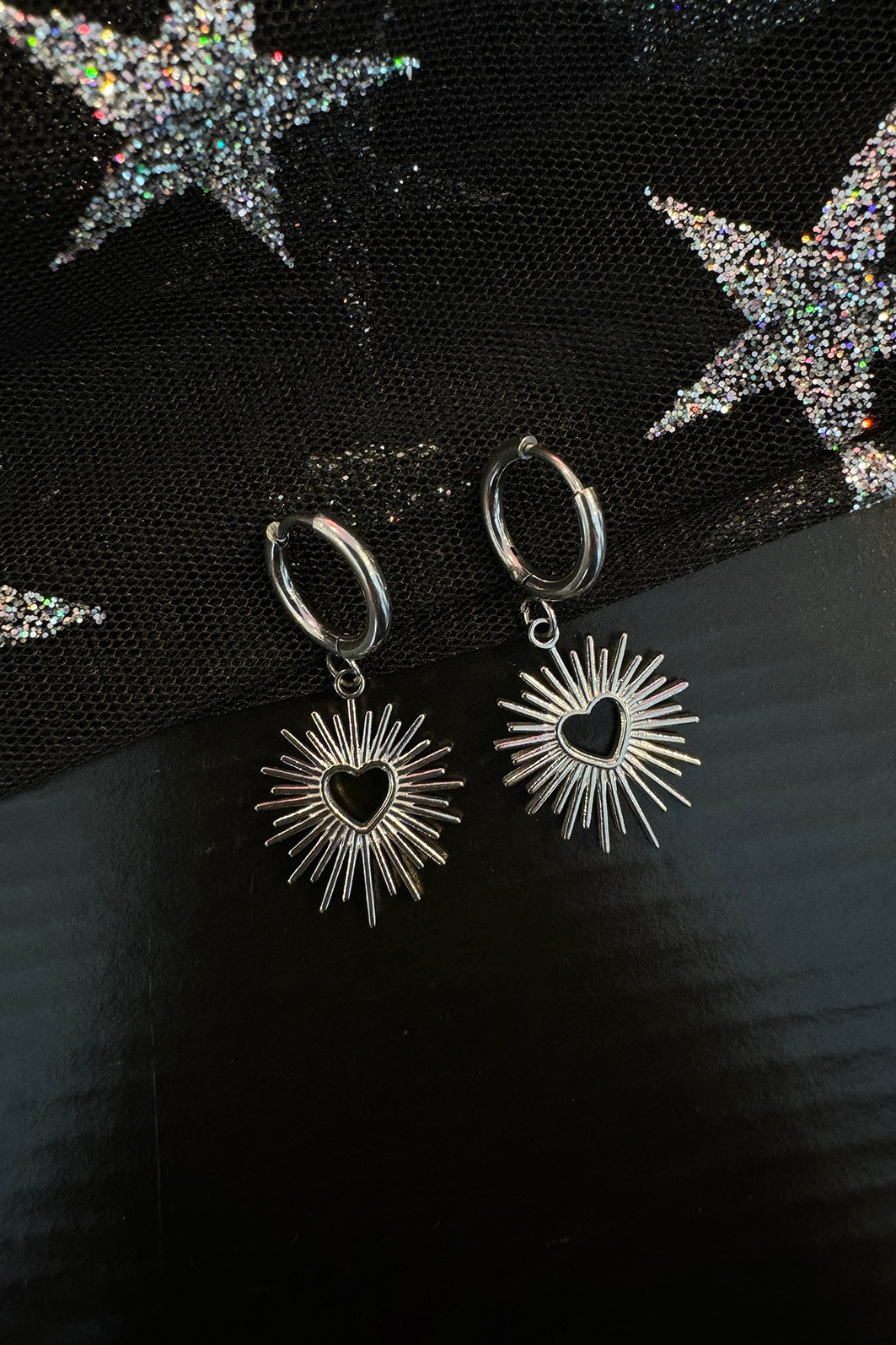 BRINCO PRATEADO CORAÇÃO RAIOS