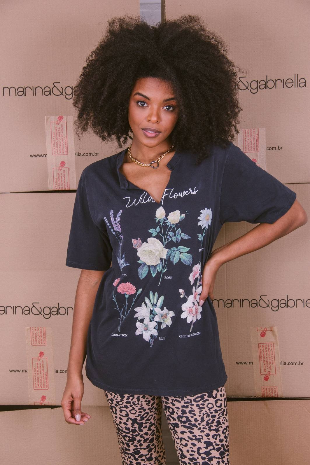 T-SHIRT BOYFRIEND COM DECOTE CORTADO WILD FLOWERS
