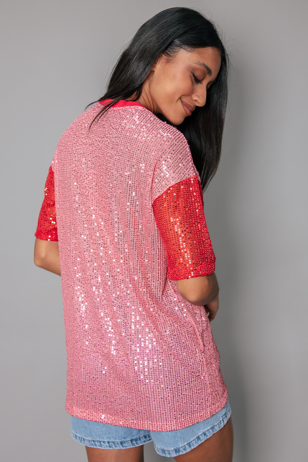 T-SHIRT VINTAGE DE PAETÊS ROSA E VERMELHA COM BORDADO GLOWY