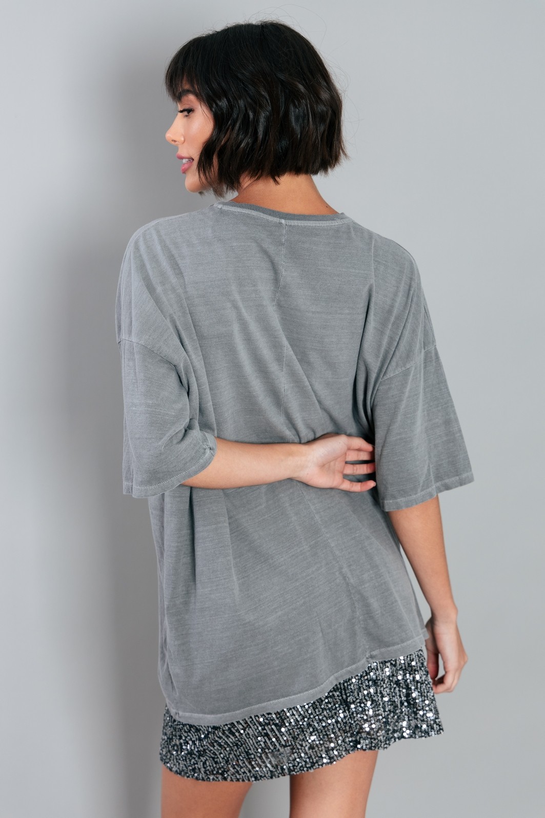 CAMISETA T-SHIRT OVERSIZED CINZA NEVER FORGET CAMISETA T-SHIRT OVERSIZED CINZA NEVER FORGET