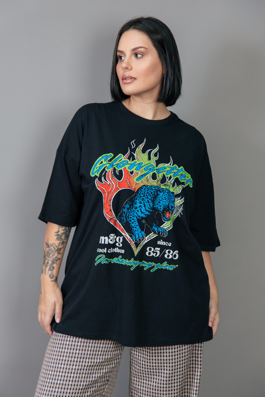 T-SHIRT OVERSIZED PRETA GLOWGETTER