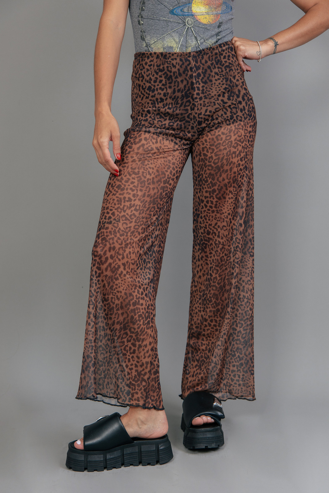 CALÇA DE ONCINHA EM TULE COM FORRO CALÇA DE ONCINHA EM TULE COM FORRO