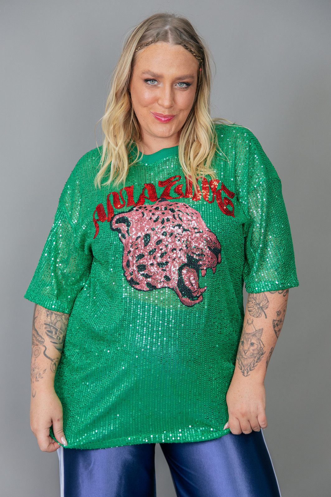 T-SHIRT VINTAGE DE PAETÊS VERDE COM BORDADO FRENTE AMAZING T-SHIRT VINTAGE DE PAETÊS VERDE COM BORDADO FRENTE AMAZING