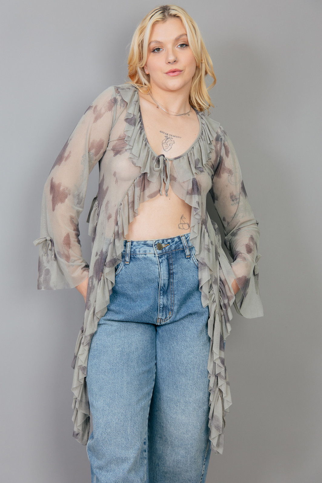 BLUSA CROPPED DE TULE ESTAMPADO  MANGA LONGA COM PONTAS E BABADOS