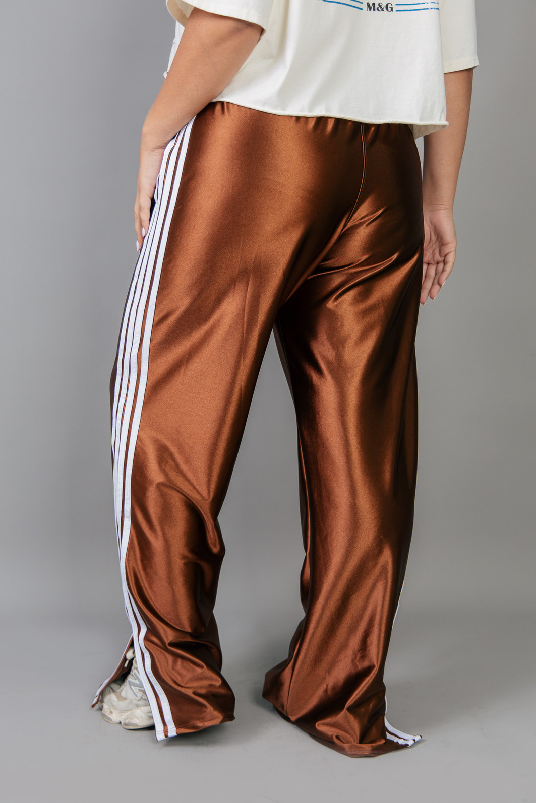 CALÇA SPORT MARROM COM LISTRAS CALÇA SPORT MARROM COM LISTRAS