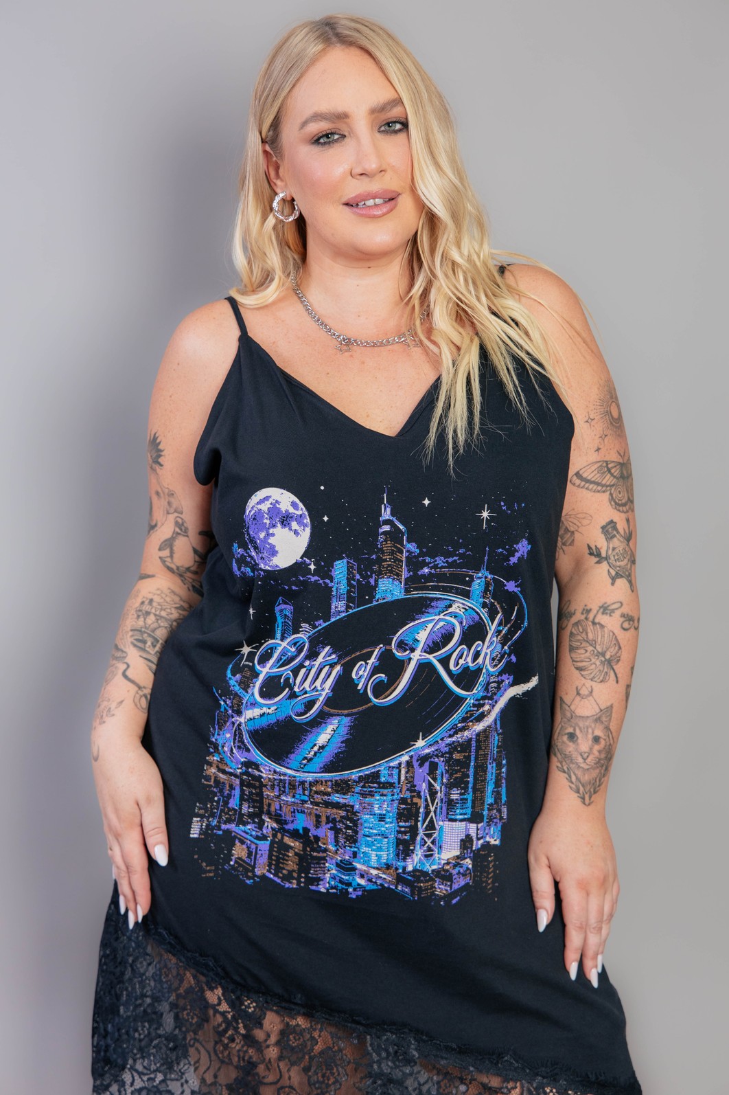 VESTIDO DE ALCINHA PRETO COM RENDA CITY OF ROCK VESTIDO DE ALCINHA PRETO COM RENDA CITY OF ROCK