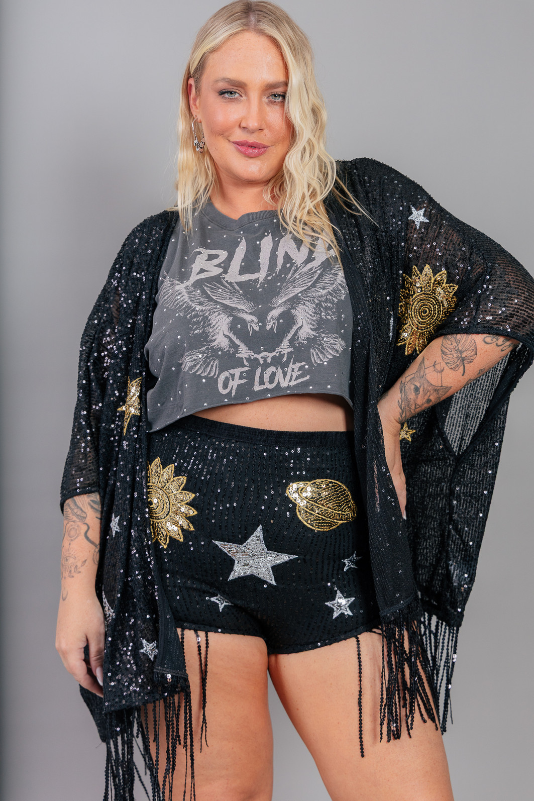 SHORT HOT PANT DE PAETÊS COM FRANJAS