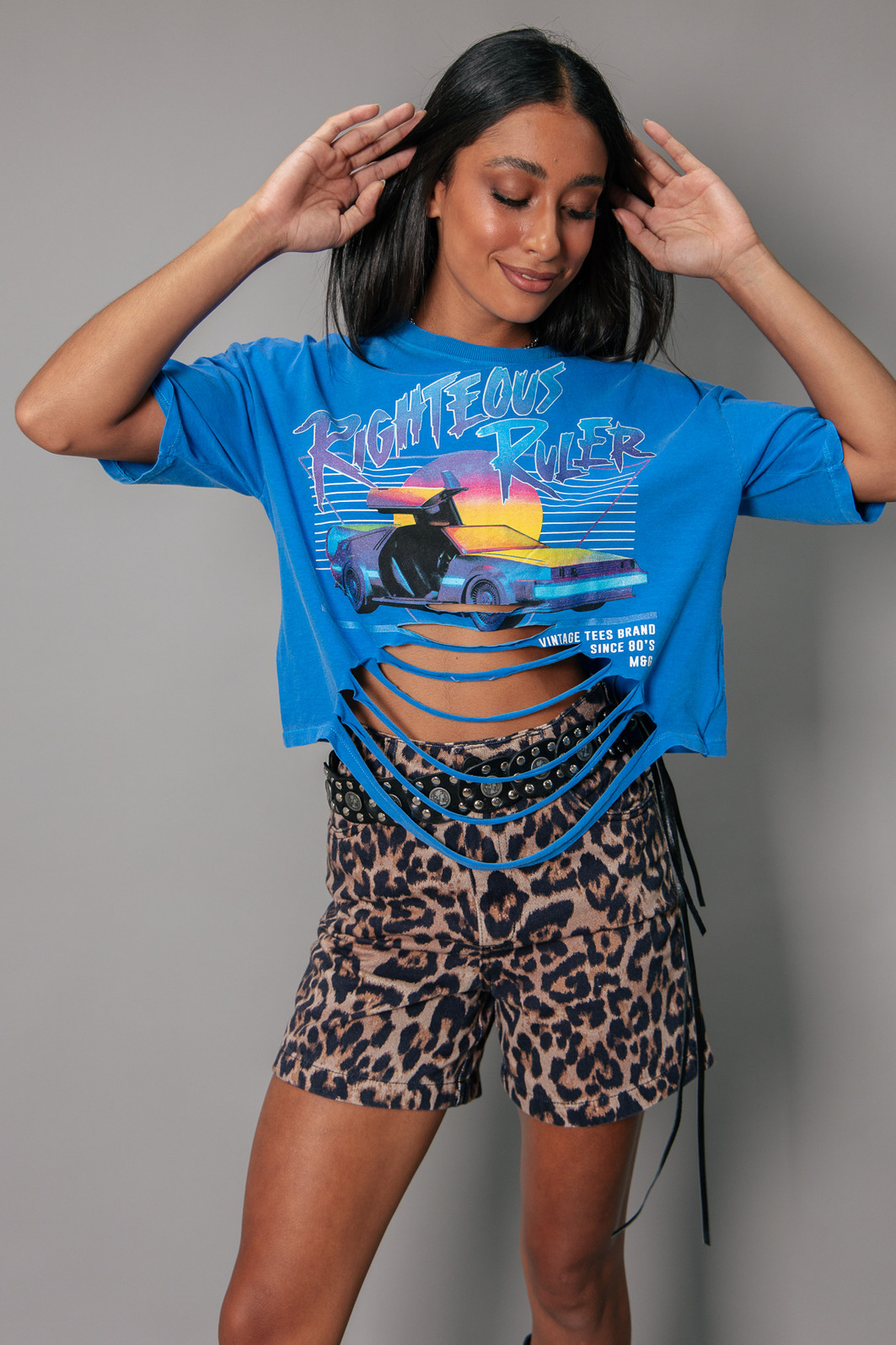 T-SHIRT VINTAGE AZUL COM CORTES A LASER RULER T-SHIRT VINTAGE AZUL COM CORTES A LASER RULER