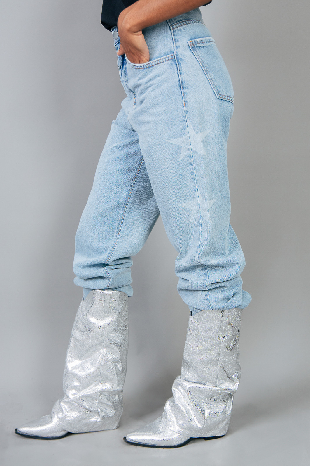 CALÇA JEANS WIDE COM ESTRELAS CALÇA JEANS WIDE COM ESTRELAS