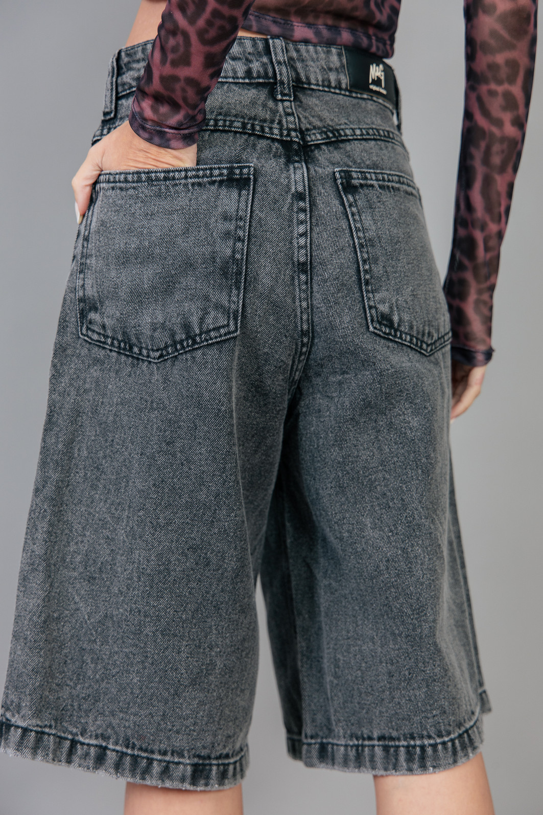 BERMUDA JORTS DE SARJA PRETA BERMUDA JORTS DE SARJA PRETA