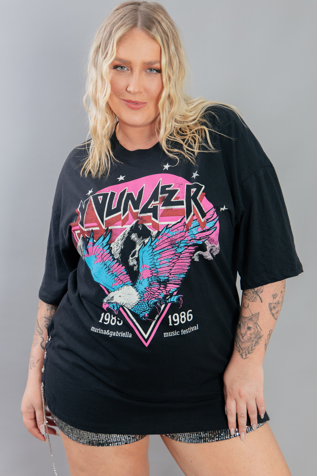 CAMISETA T-SHIRT VINTAGE COM CORRENTES LATERAIS YOUNGER