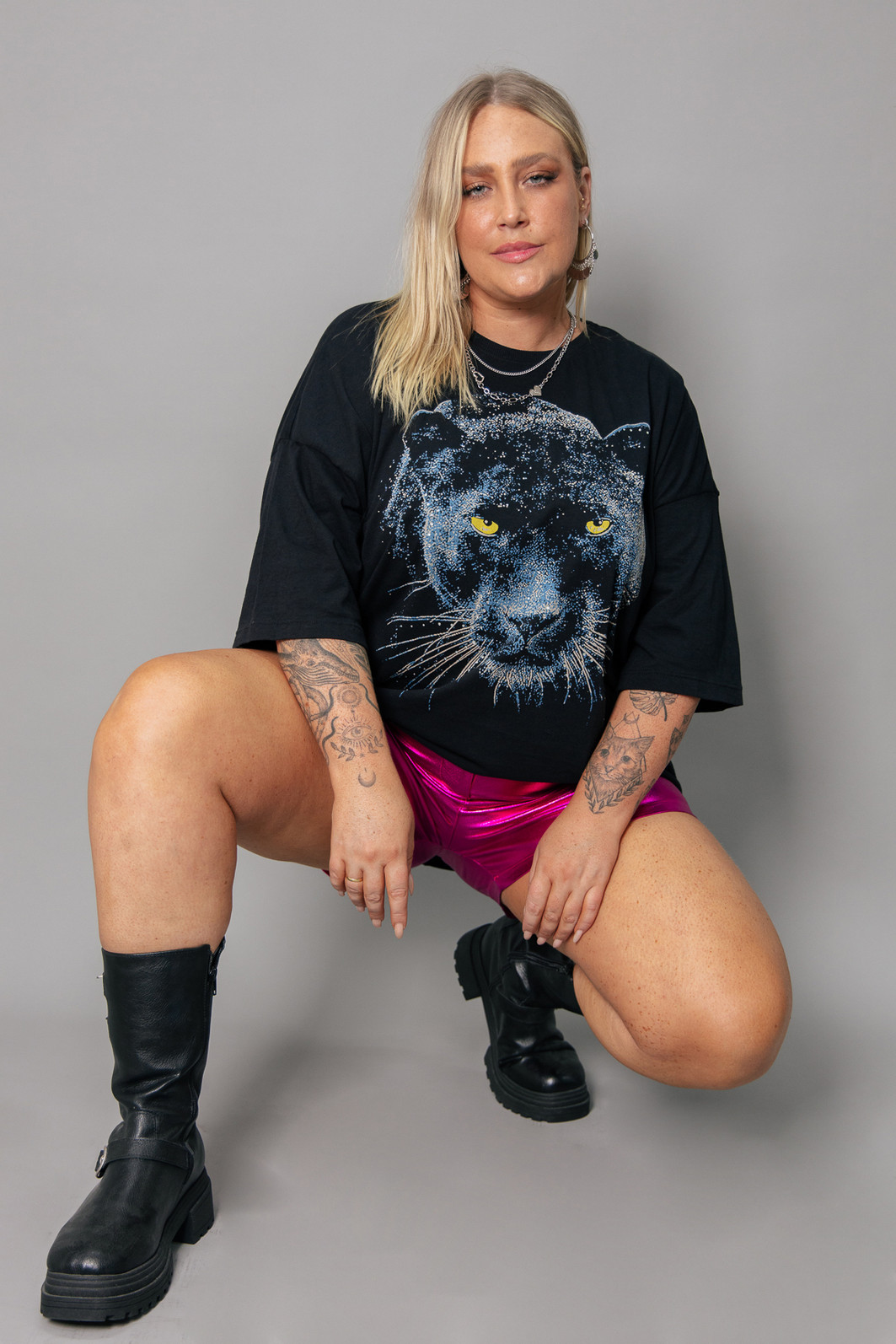 T-SHIRT OVERSIZED PRETA PANTHER COM CRISTAIS T-SHIRT OVERSIZED PRETA PANTHER COM CRISTAIS