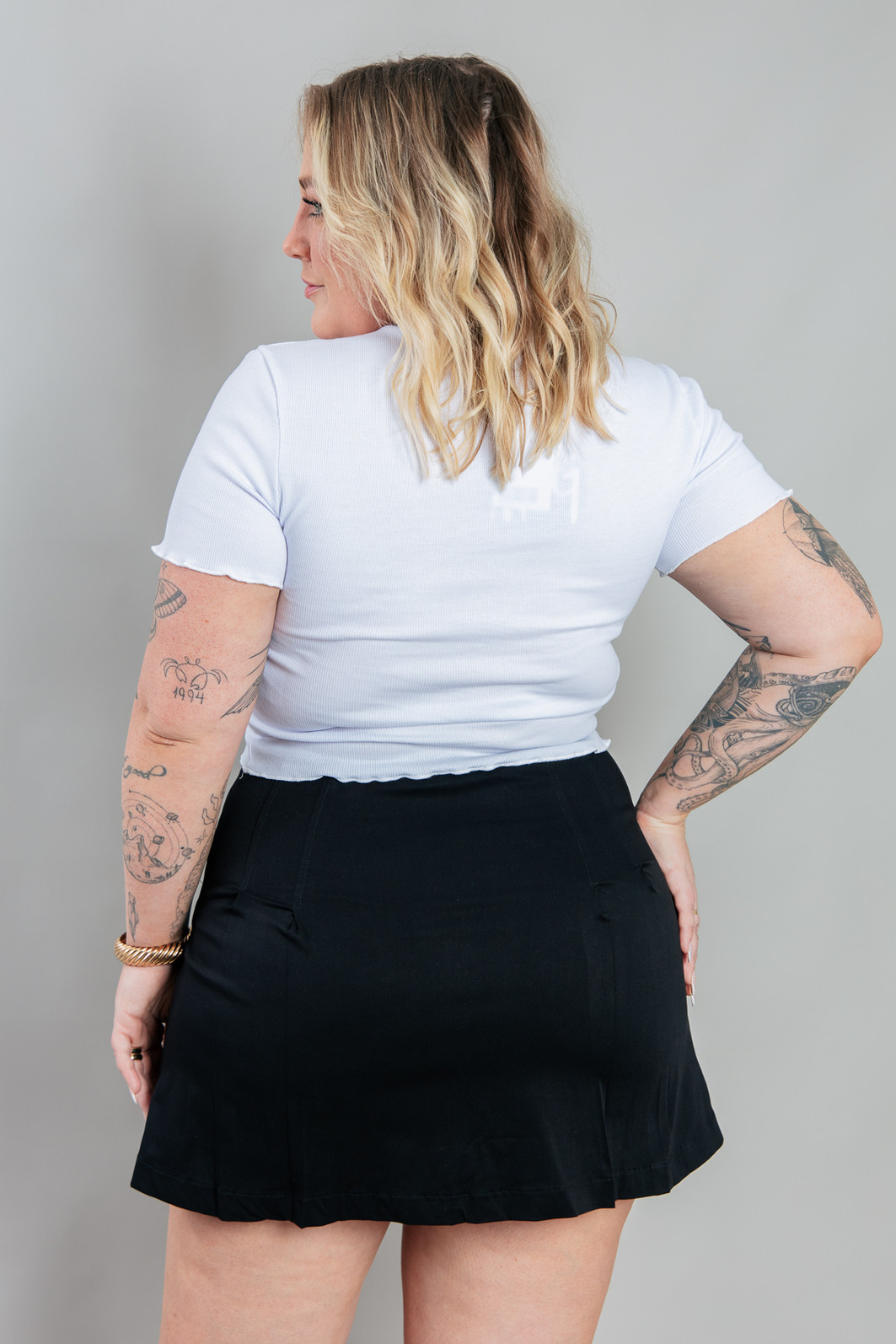 SHORT SAIA PRETO DE PREGAS SHORT SAIA PRETO DE PREGAS