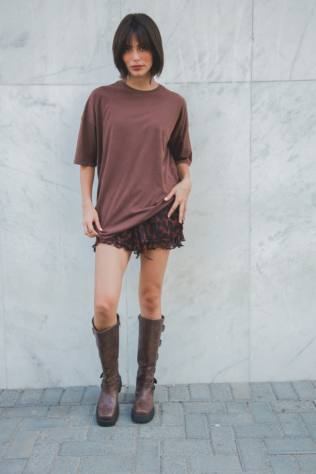 T-SHIRT OVERSIZED MARROM LISA BÁSICA