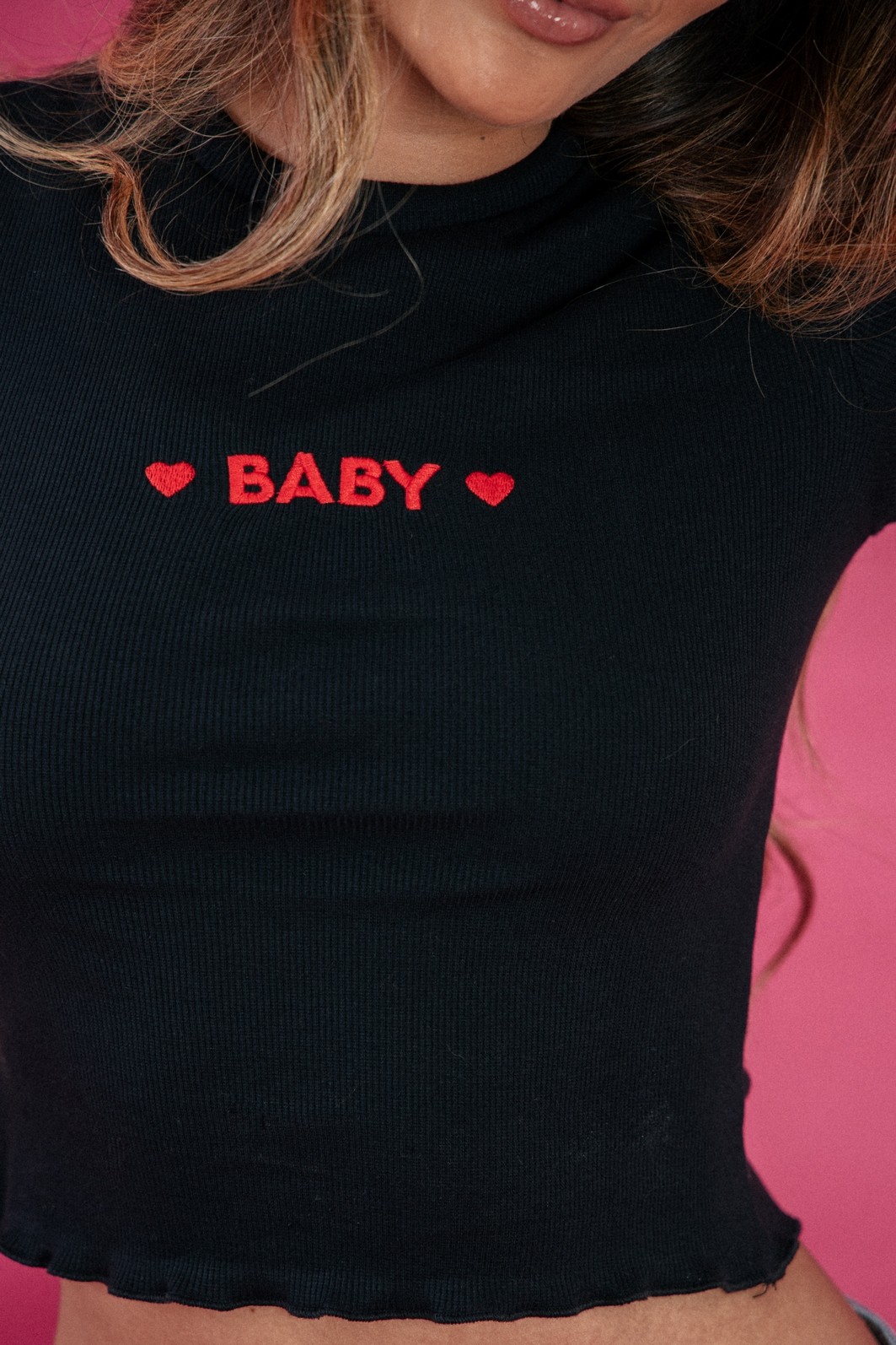 BLUSA BABYLOOK  CANELADA PRETA COM BORDADO BABY BLUSA BABYLOOK  CANELADA PRETA COM BORDADO BABY