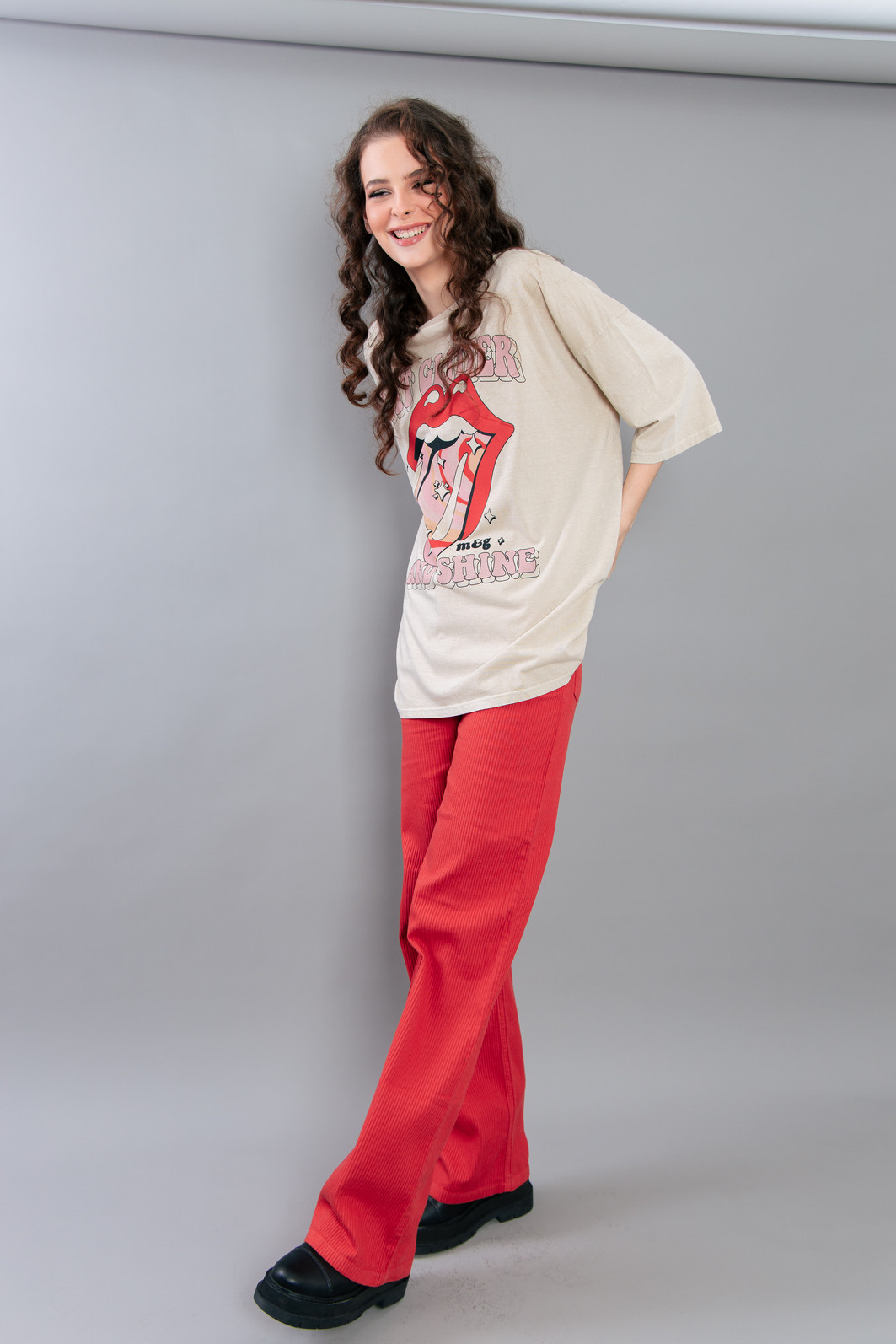 CAMISETA T-SHIRT OVERSIZED BEGE EAT GLITTER AND SHINE