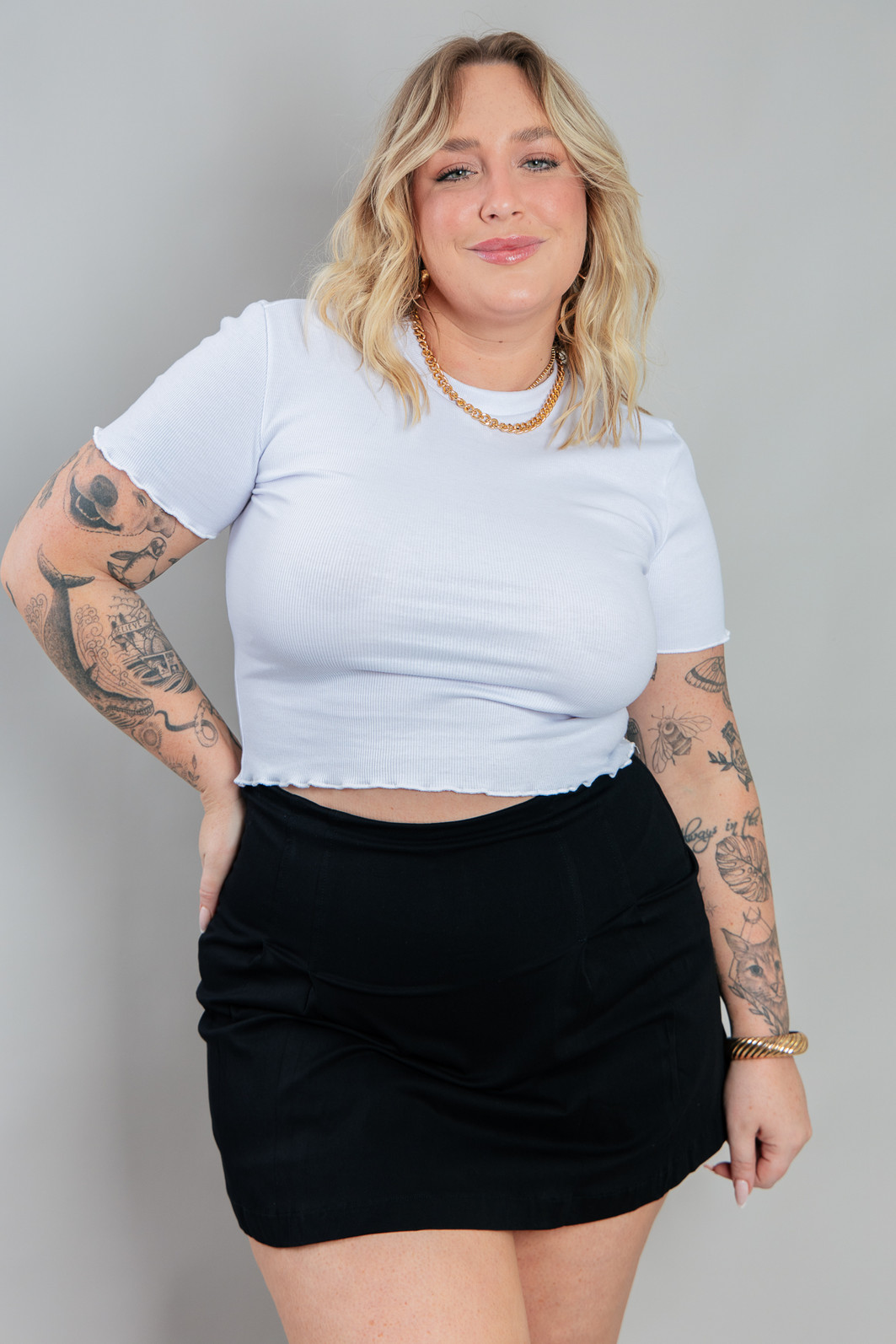 SHORT SAIA PRETO DE PREGAS SHORT SAIA PRETO DE PREGAS