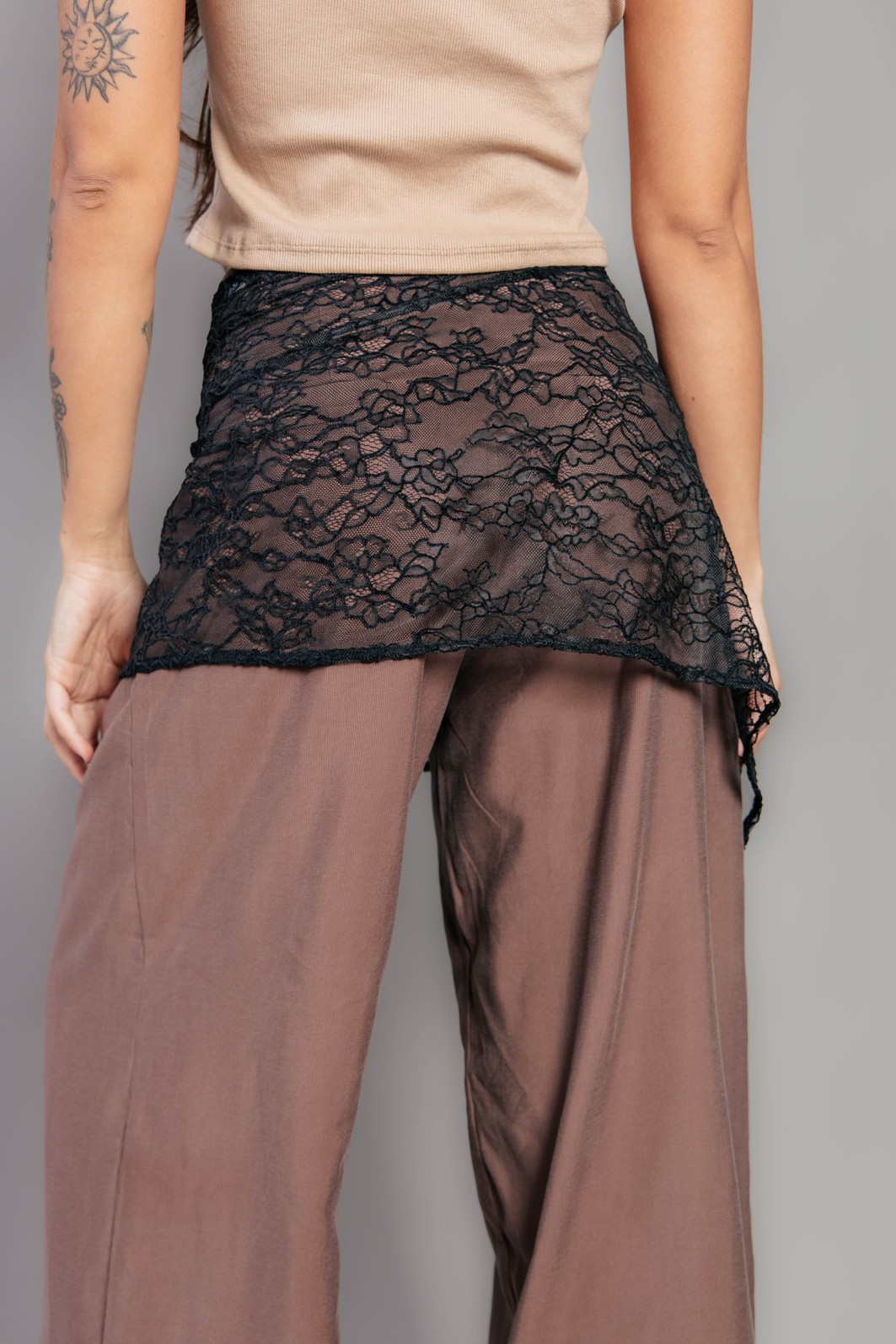 LENÇO DE RENDA PRETO COM PONTA LENÇO DE RENDA PRETO COM PONTA