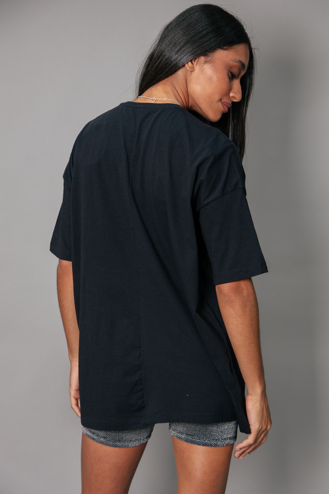 T-SHIRT OVERSIZED PRETA PANTHER COM CRISTAIS T-SHIRT OVERSIZED PRETA PANTHER COM CRISTAIS