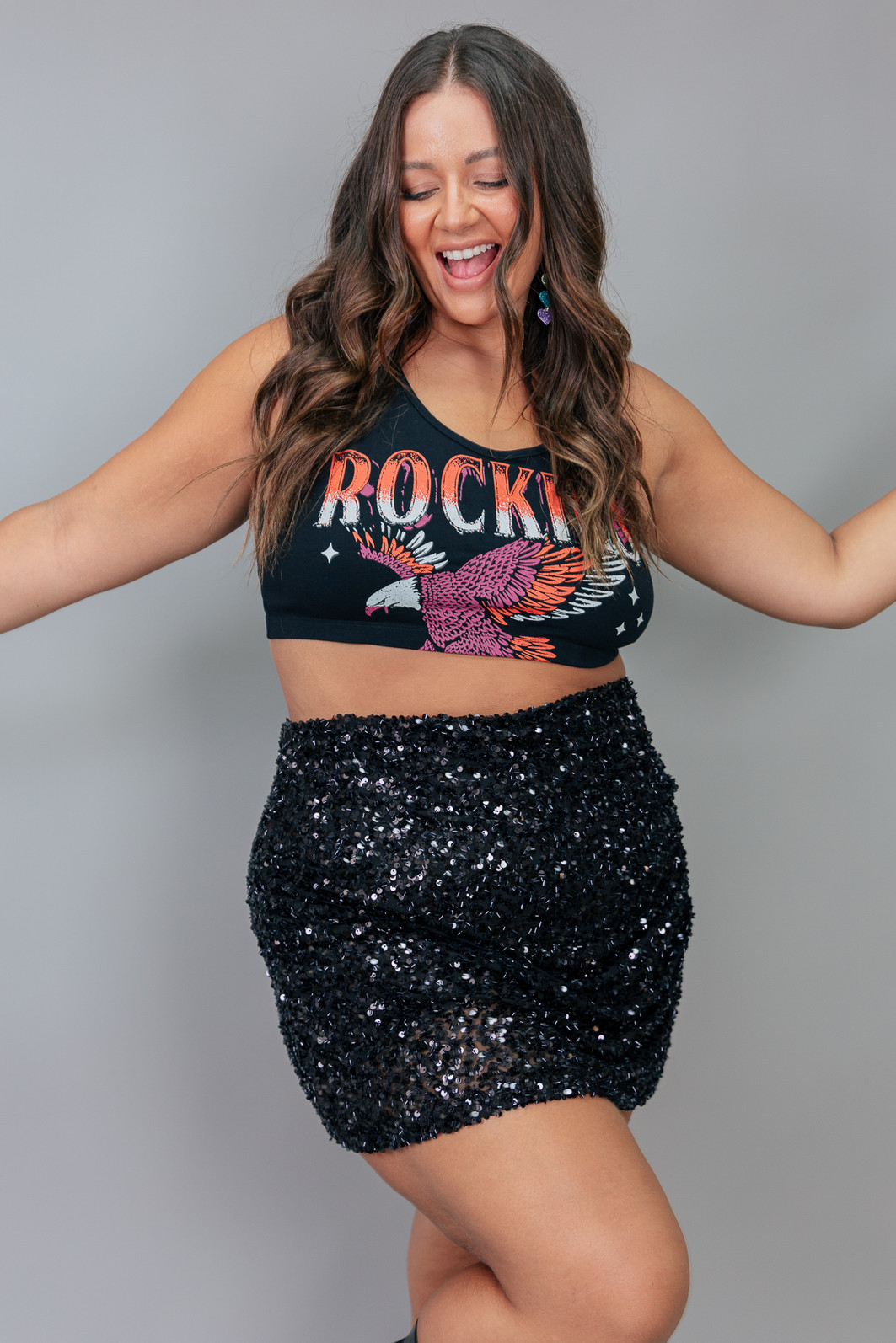 SHORT SAIA COM FRANZIDO DE PAETÊ PRETO