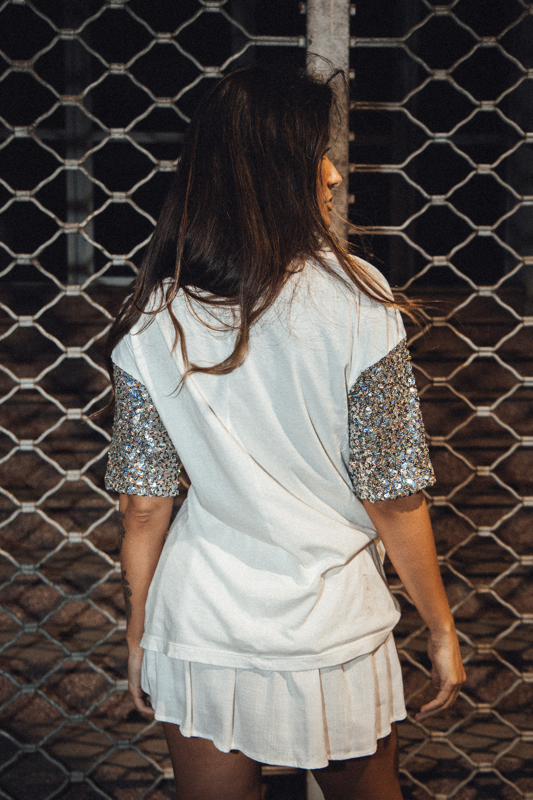 CAMISETA T-SHIRT VINTAGE OFF COM MANGAS DE PAETÊ AFTERSHOW CAMISETA T-SHIRT VINTAGE OFF COM MANGAS DE PAETÊ AFTERSHOW