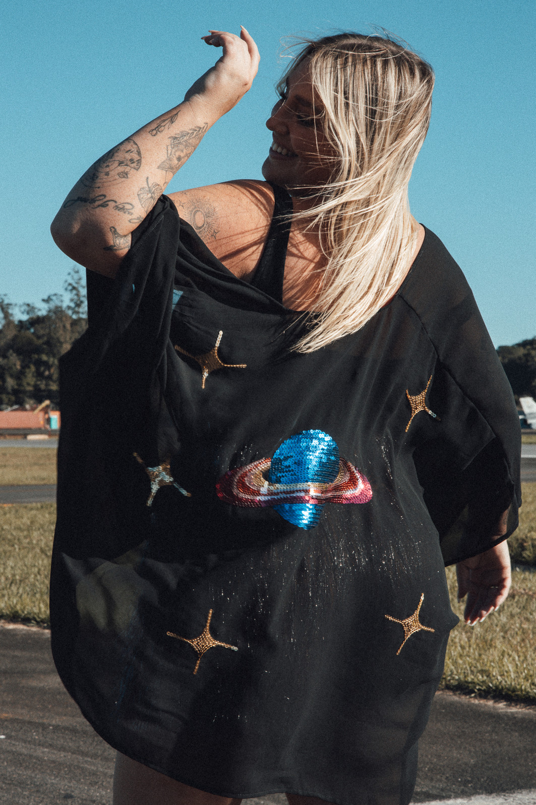 KIMONO PRETO DE TECIDO COM BORDADO DE PAETÊ PLANETA KIMONO PRETO DE TECIDO COM BORDADO DE PAETÊ PLANETA