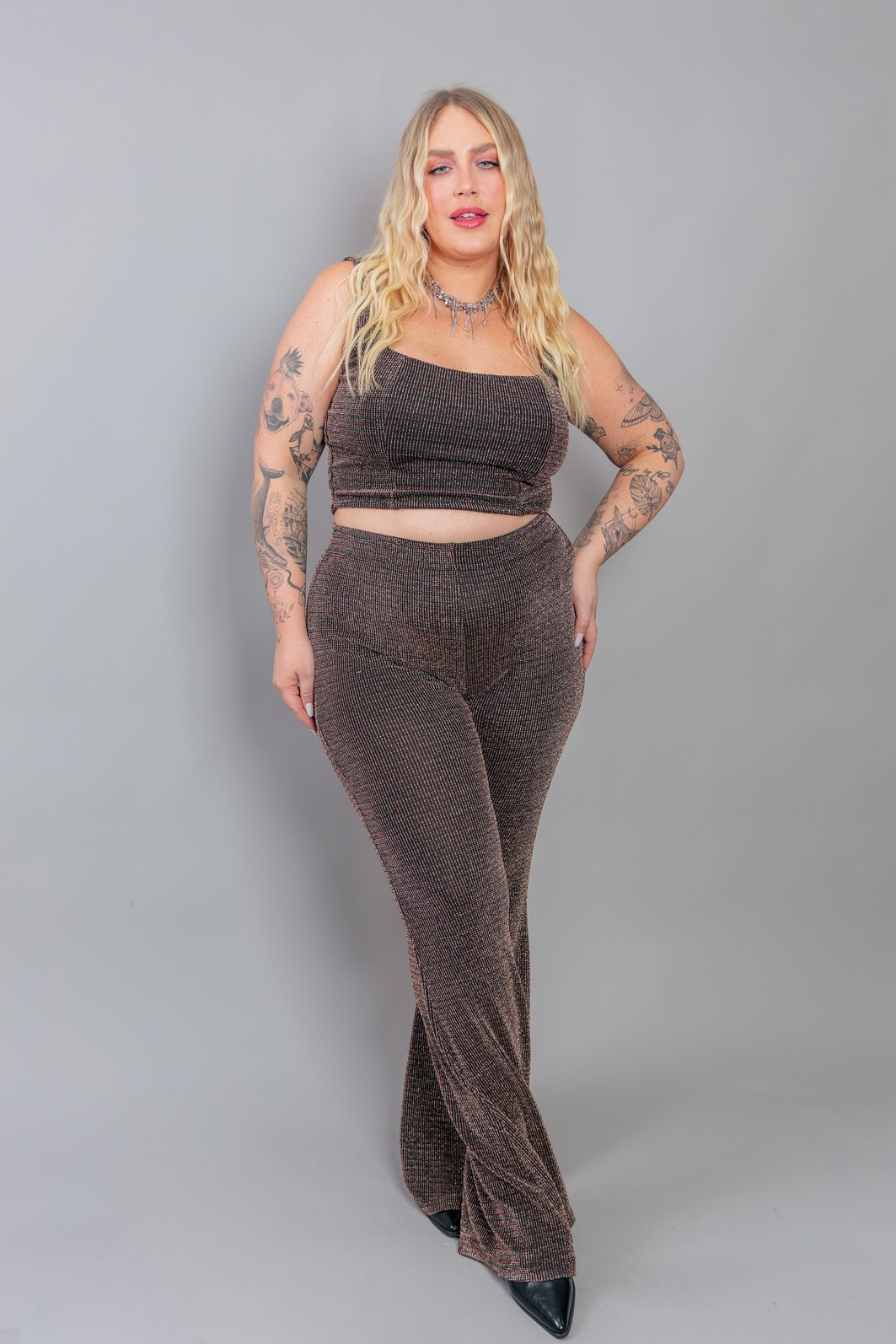 CALÇA FLARE CINTURA ALTA PRETA COM LUREX MULTICOLORIDO CALÇA FLARE CINTURA ALTA PRETA COM LUREX MULTICOLORIDO