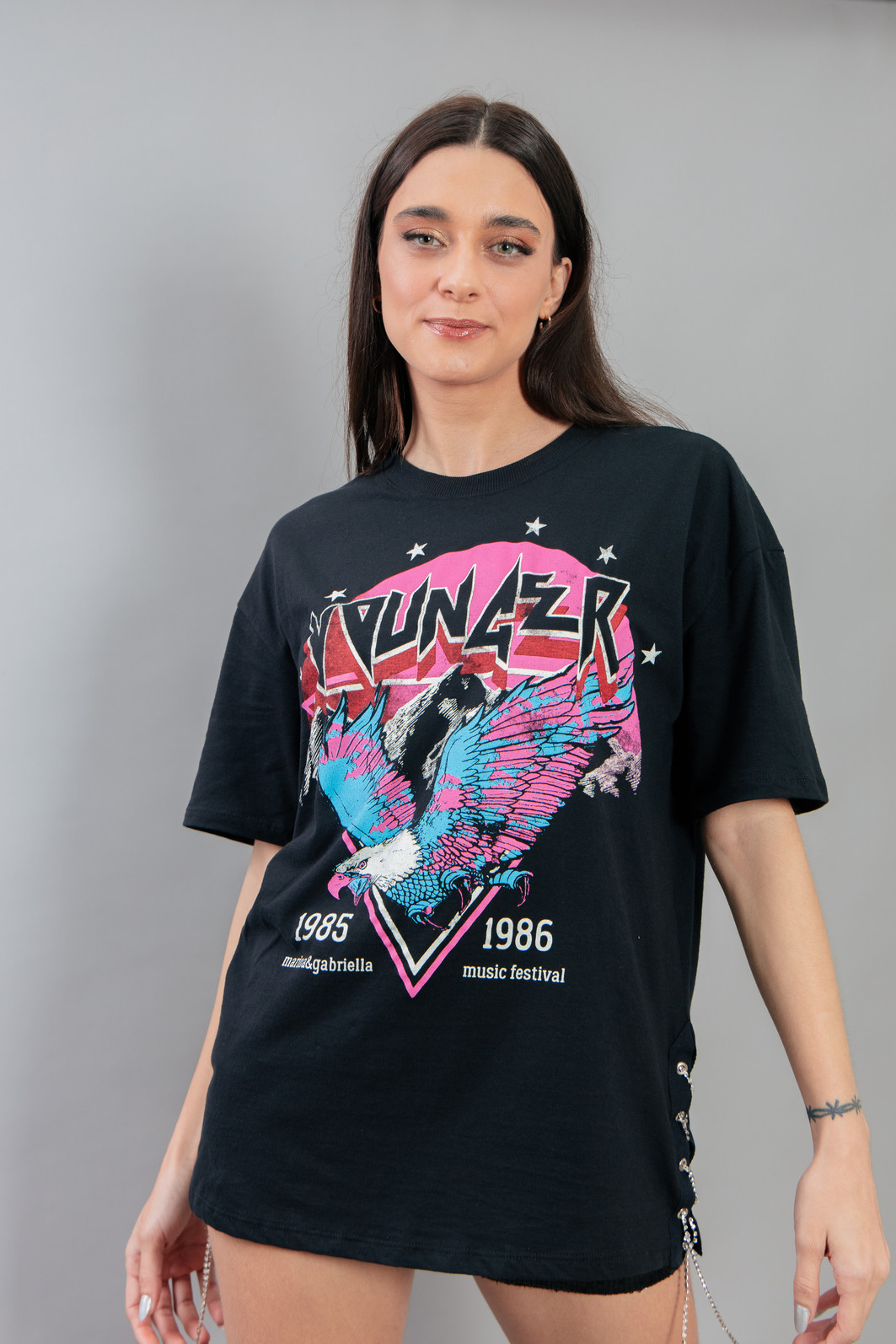 CAMISETA T-SHIRT VINTAGE COM CORRENTES LATERAIS YOUNGER