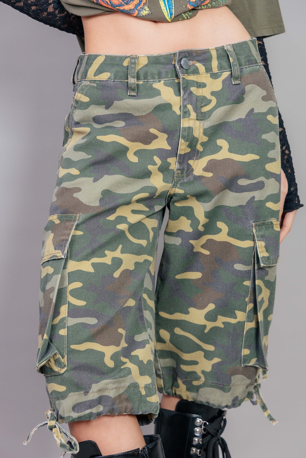 BERMUDA CARGO MILITAR CINTURA MÉDIA CAMUFLADA BERMUDA CARGO MILITAR CINTURA MÉDIA CAMUFLADA