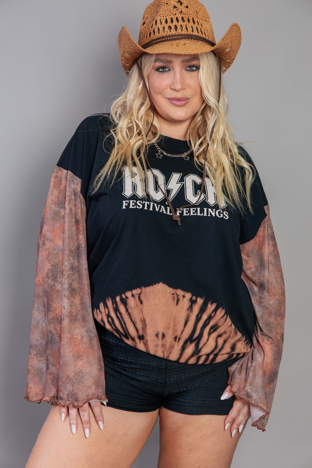 BLUSA PRETA COM MANGAS AMPLAS EM TULE ROCK BLUSA PRETA COM MANGAS AMPLAS EM TULE ROCK