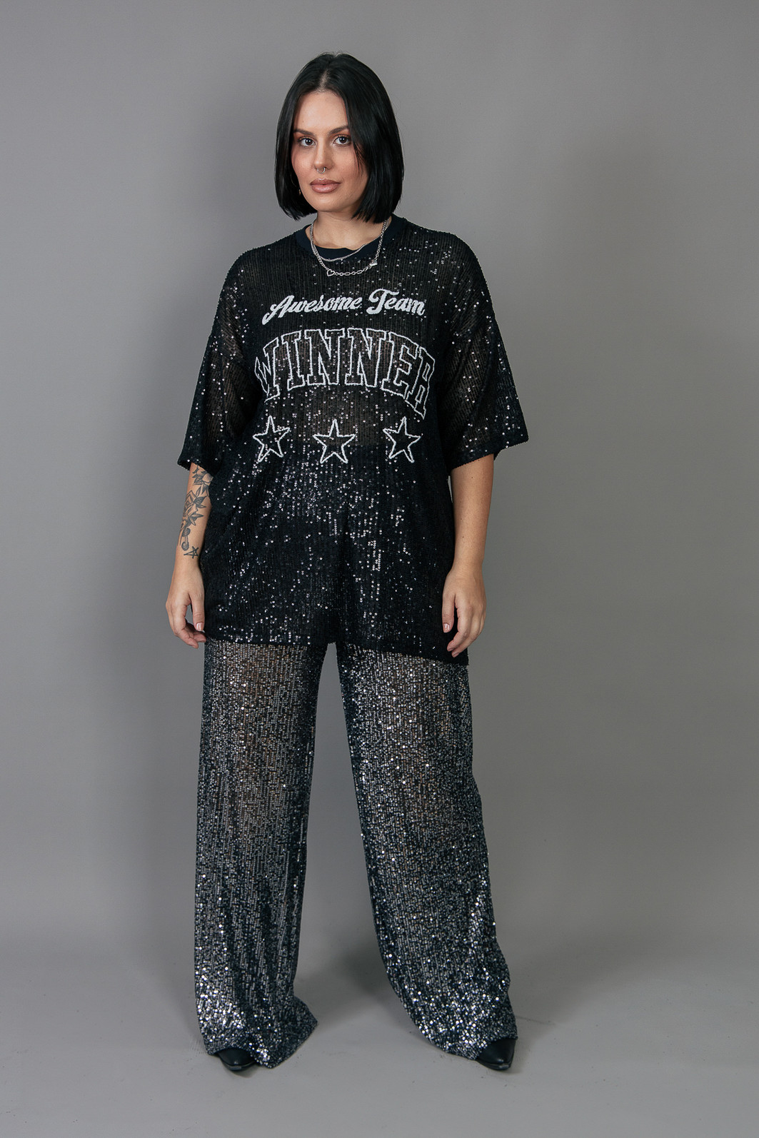 CAMISETA T-SHIRT OVERSIZED DE PAETÊ PRETO WINNER CAMISETA T-SHIRT OVERSIZED DE PAETÊ PRETO WINNER