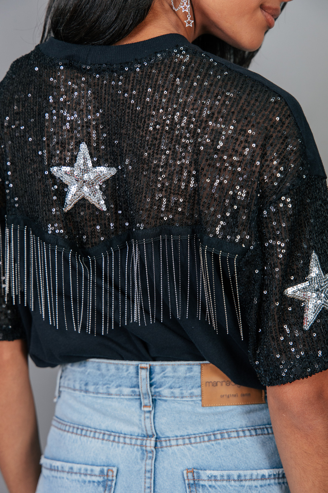 T-SHIRT VINTAGE COM PAETÊS E MALHA COM BORDADO E FRANJAS