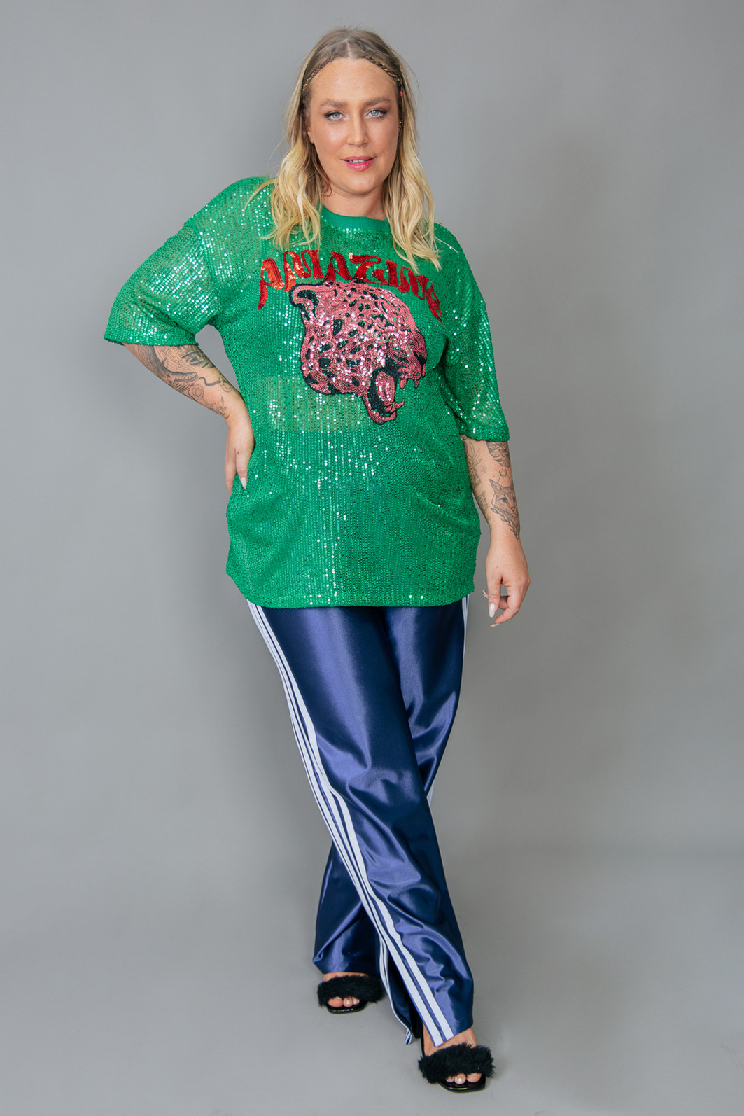 T-SHIRT VINTAGE DE PAETÊS VERDE COM BORDADO FRENTE AMAZING T-SHIRT VINTAGE DE PAETÊS VERDE COM BORDADO FRENTE AMAZING