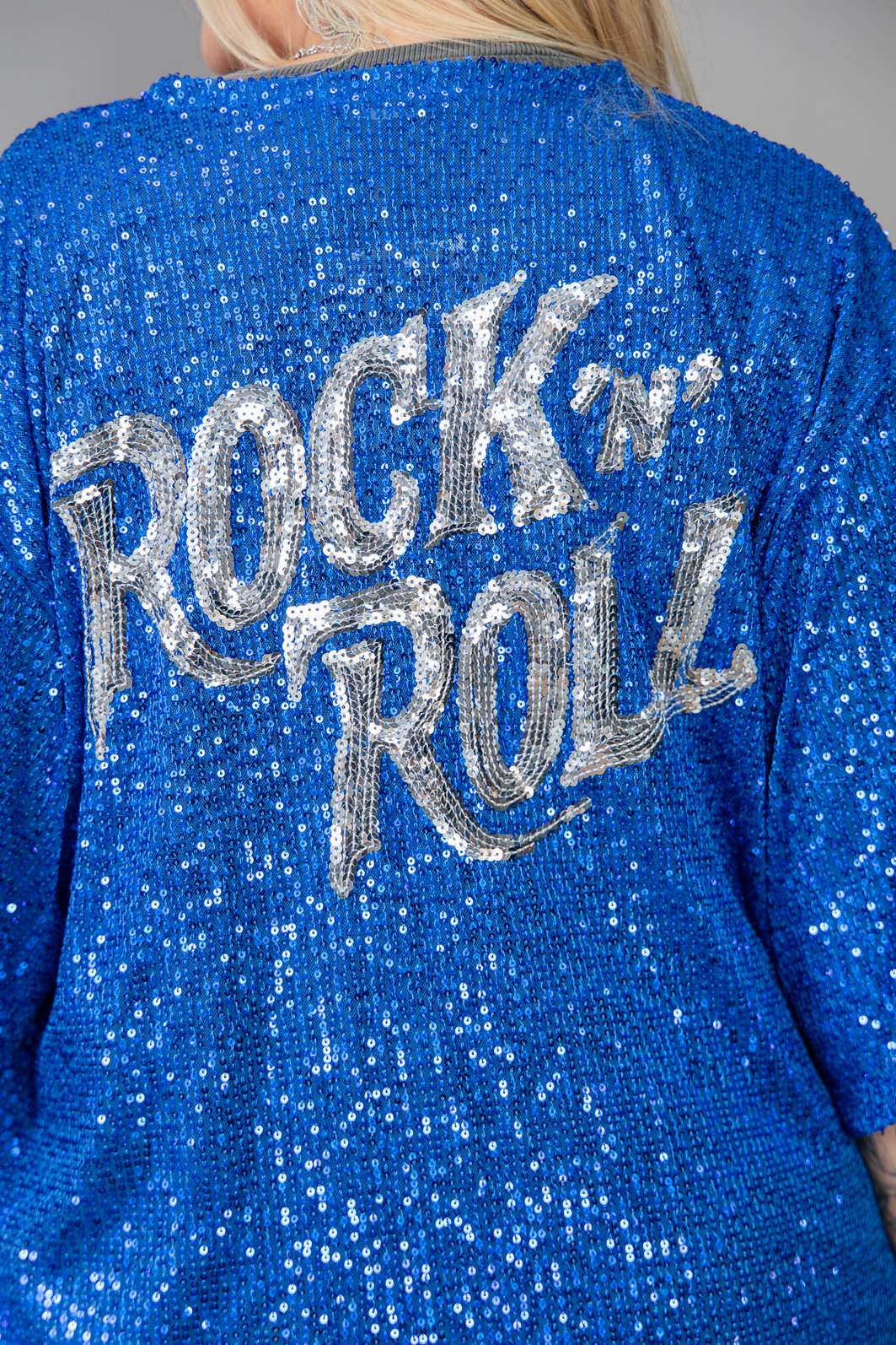 KIMONO COMPRIDO EM PAETÊ AZUL BORDADO PARTY ON KIMONO COMPRIDO EM PAETÊ AZUL BORDADO PARTY ON