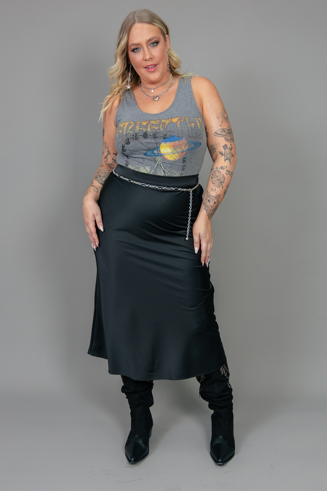 SAIA MIDI DE CETIM SEM FORRO PRETA SAIA MIDI DE CETIM SEM FORRO PRETA