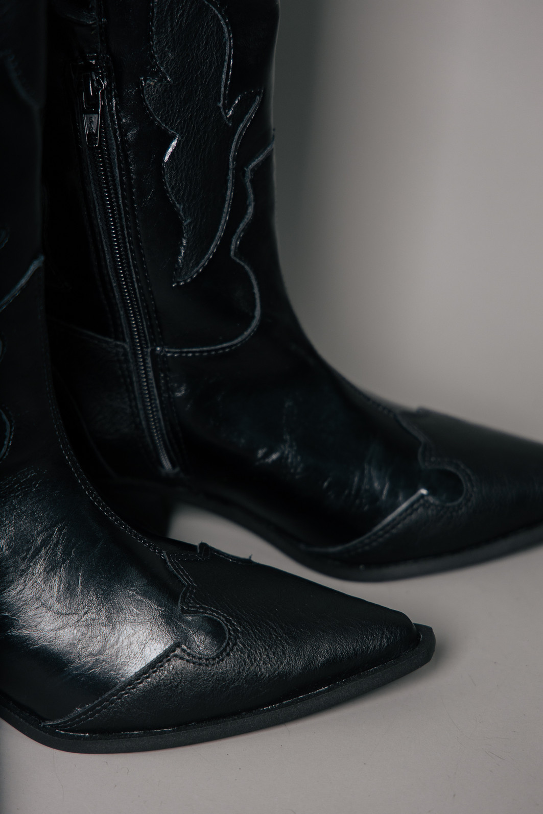 BOTA WESTERN COM BORDADO PRETA