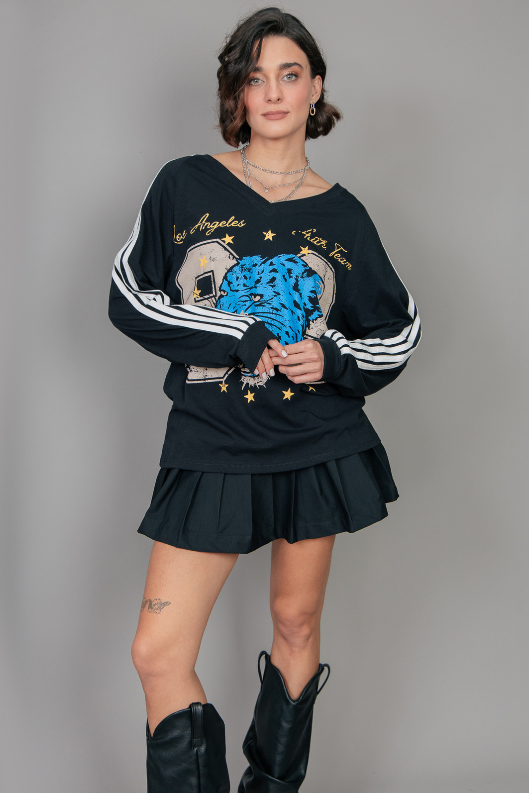 SHORT SAIA PRETO COM PREGAS SHORT SAIA PRETO COM PREGAS